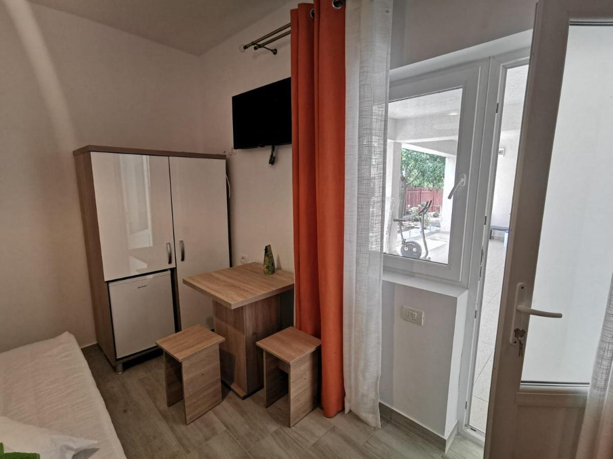 Zapp House Hotel Костинещи Екстериор снимка